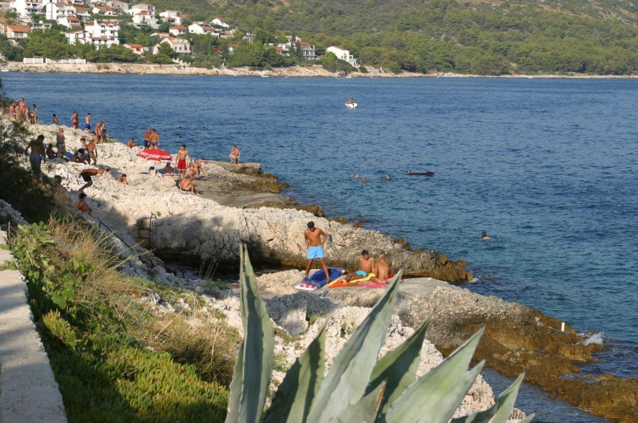Family Friendly Apartments With A Swimming Pool Businci, Ciovo - 11232 Trogir Kültér fotó