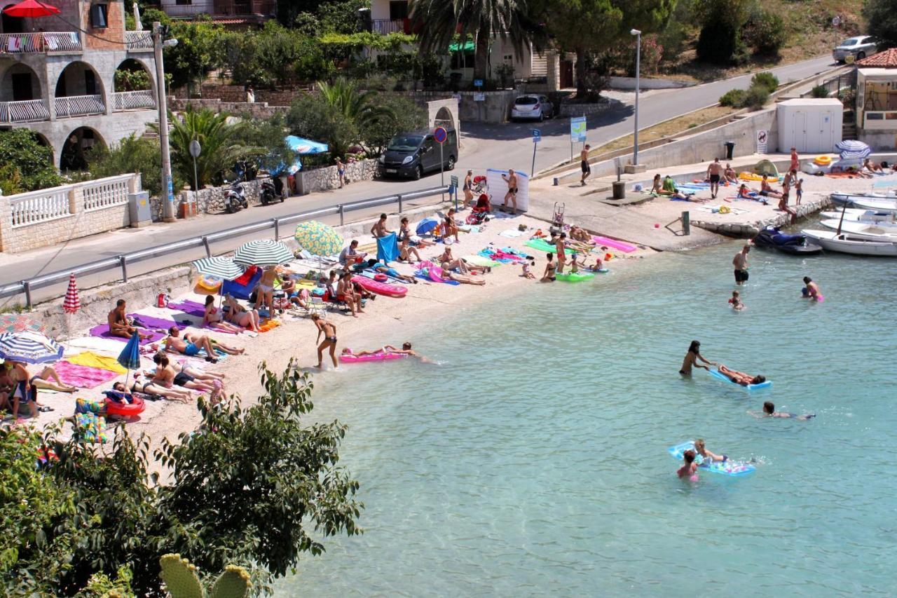 Family Friendly Apartments With A Swimming Pool Businci, Ciovo - 11232 Trogir Kültér fotó