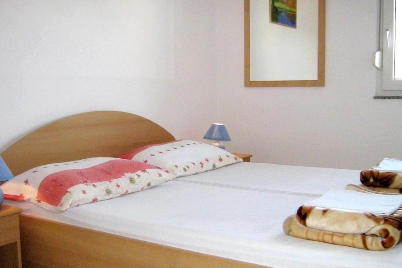 Family Friendly Apartments With A Swimming Pool Businci, Ciovo - 11232 Trogir Kültér fotó
