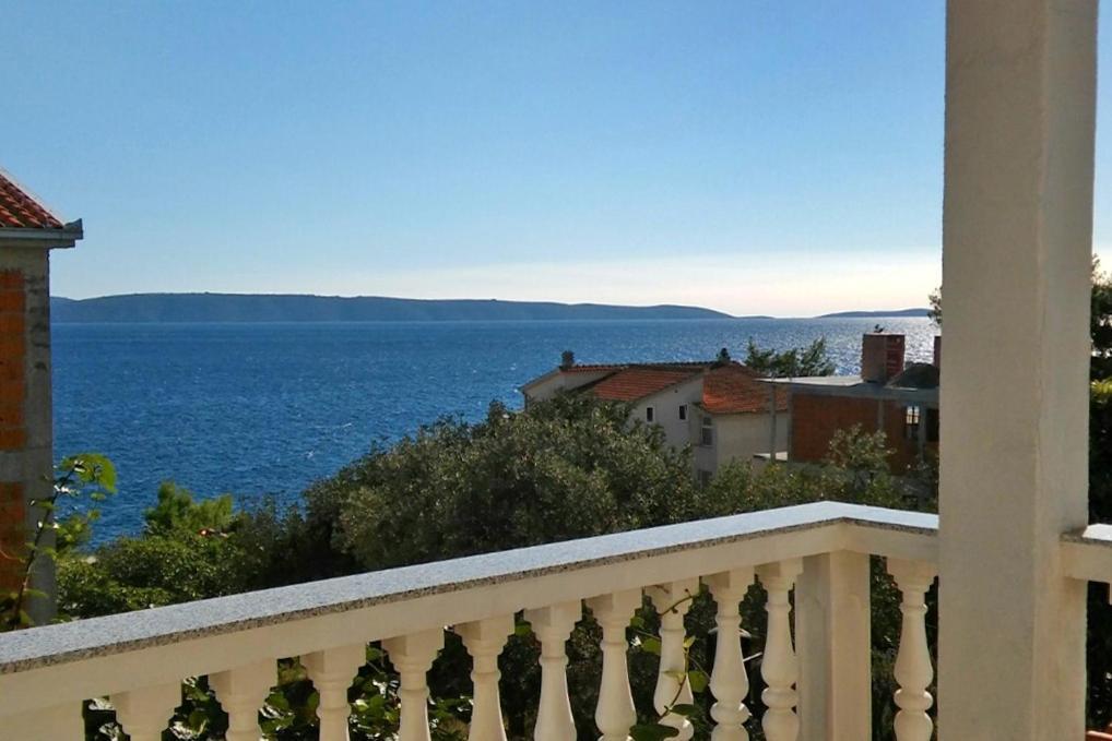 Family Friendly Apartments With A Swimming Pool Businci, Ciovo - 11232 Trogir Kültér fotó