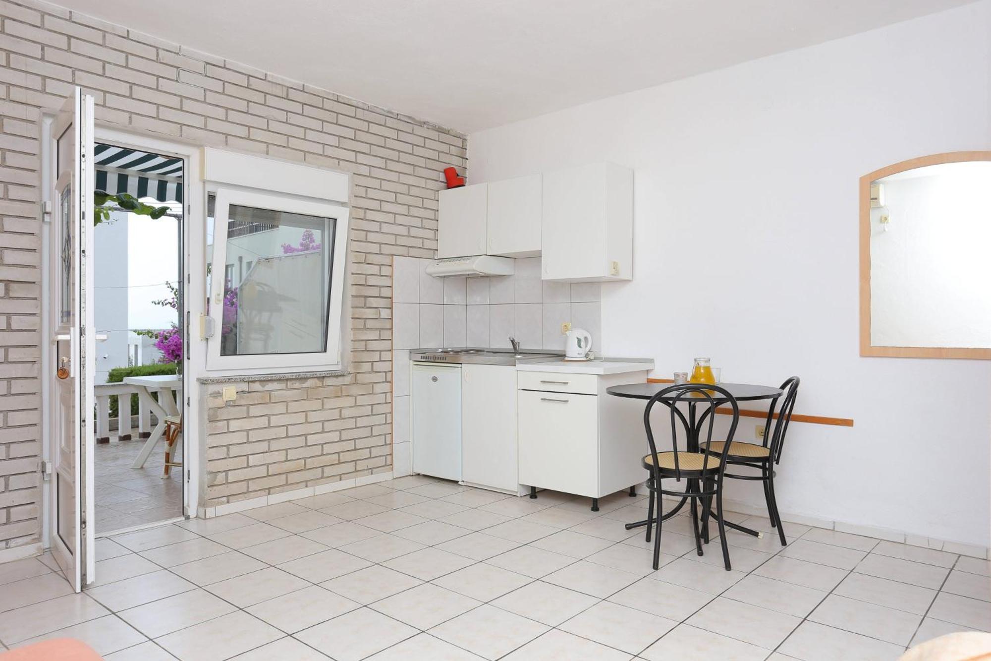 Family Friendly Apartments With A Swimming Pool Businci, Ciovo - 11232 Trogir Kültér fotó