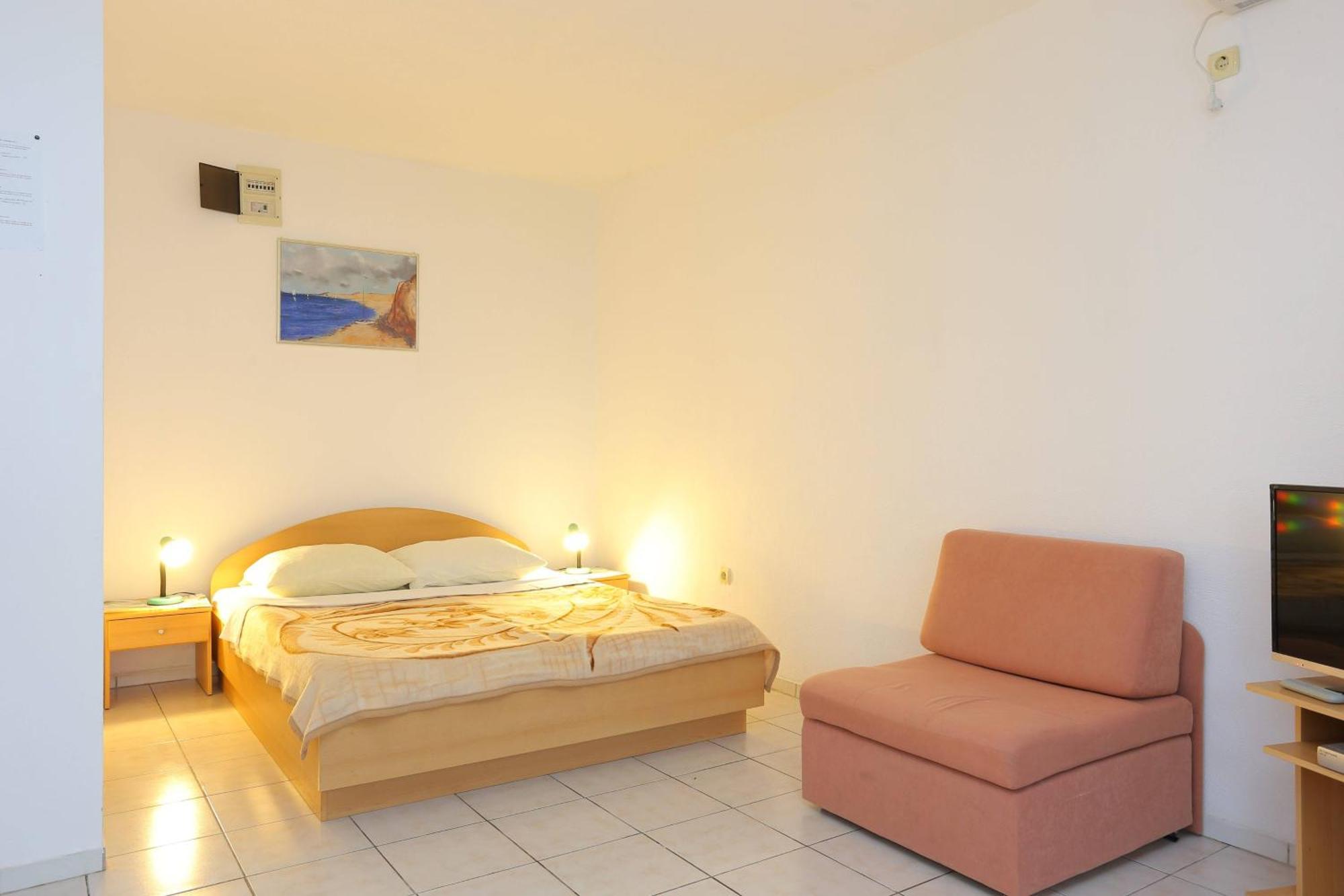 Family Friendly Apartments With A Swimming Pool Businci, Ciovo - 11232 Trogir Kültér fotó