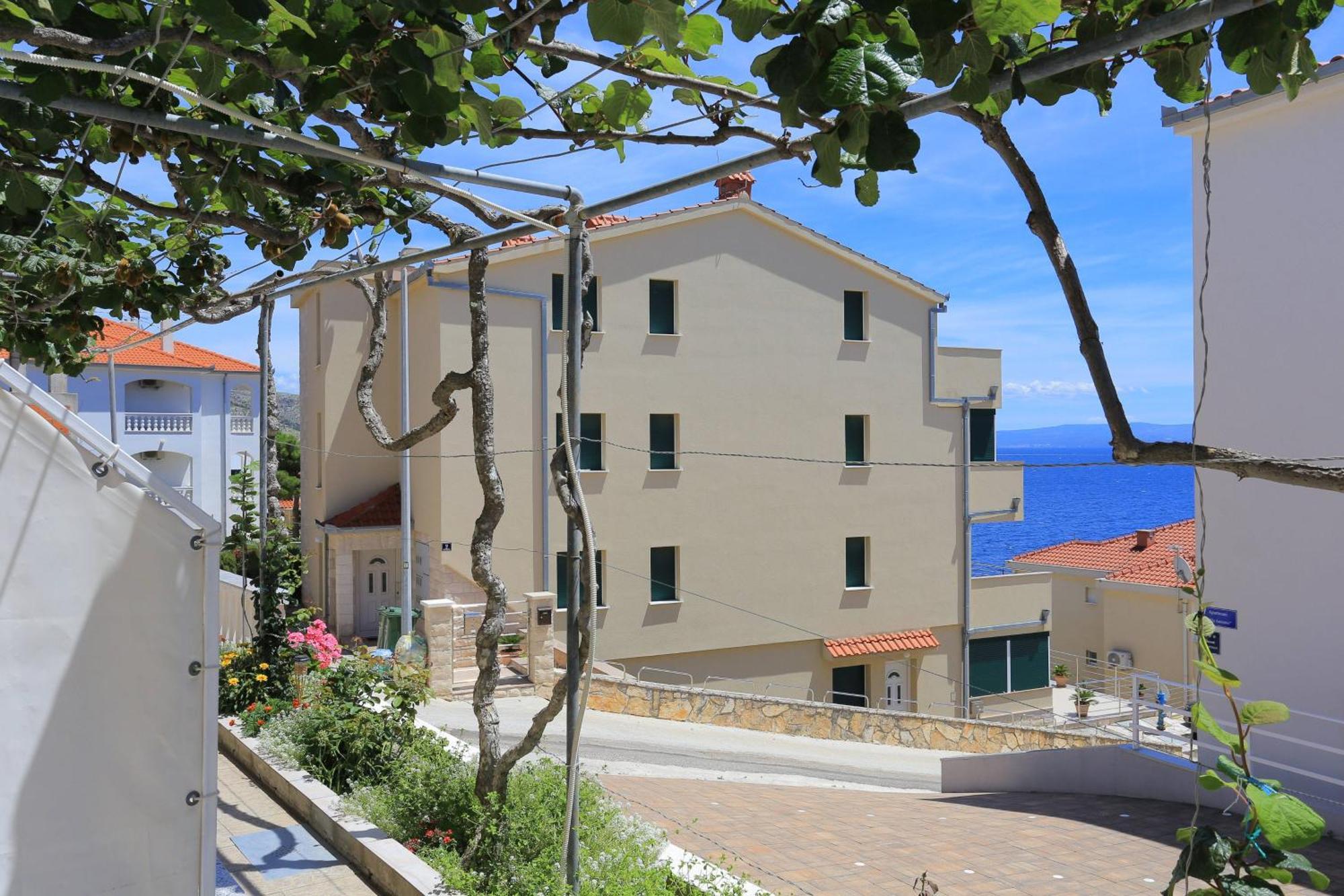 Family Friendly Apartments With A Swimming Pool Businci, Ciovo - 11232 Trogir Kültér fotó