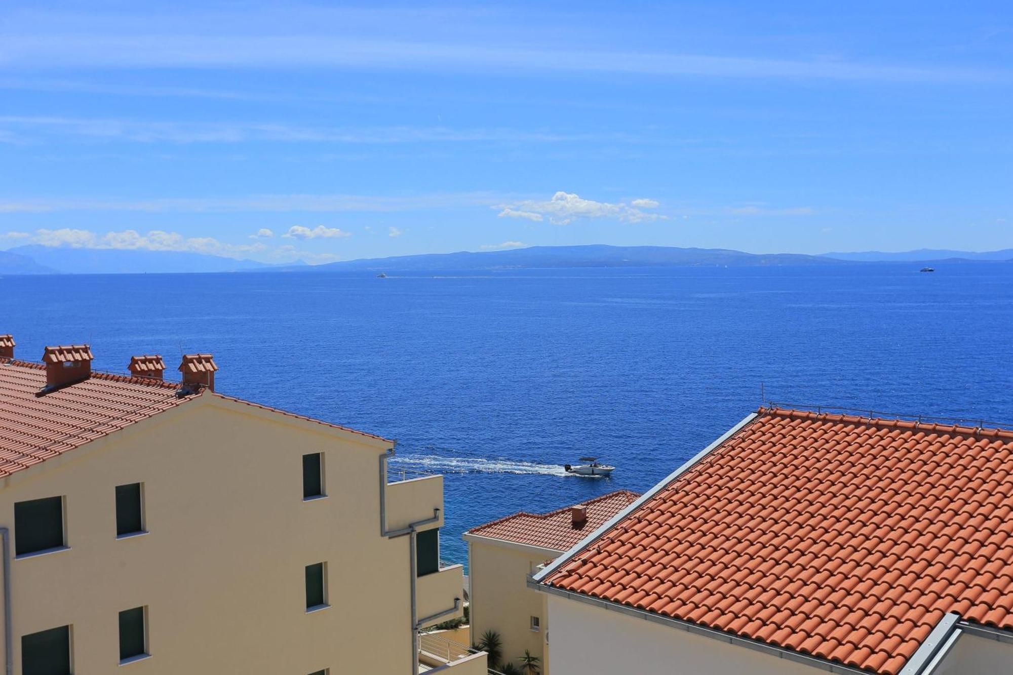 Family Friendly Apartments With A Swimming Pool Businci, Ciovo - 11232 Trogir Kültér fotó