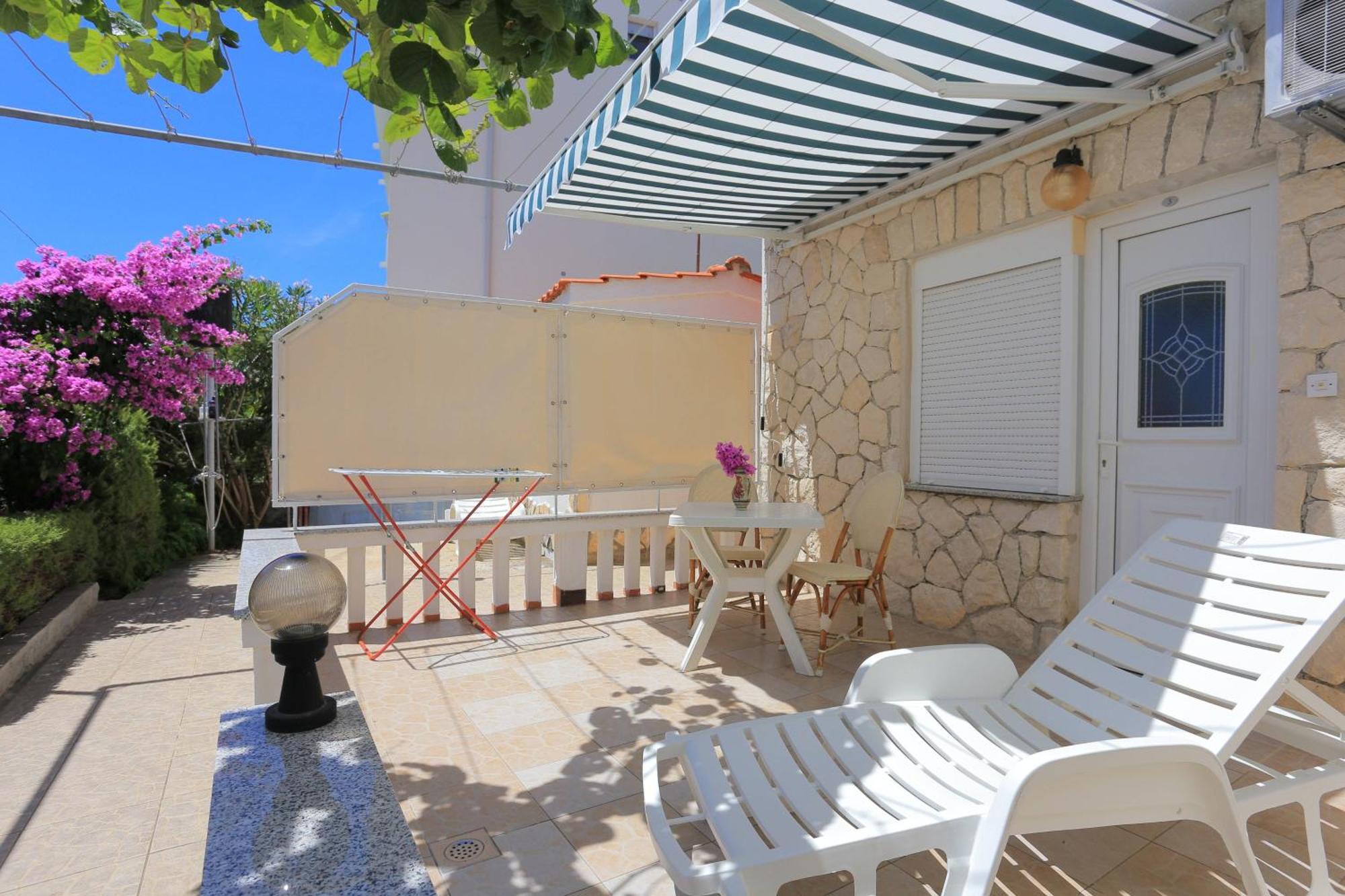 Family Friendly Apartments With A Swimming Pool Businci, Ciovo - 11232 Trogir Kültér fotó