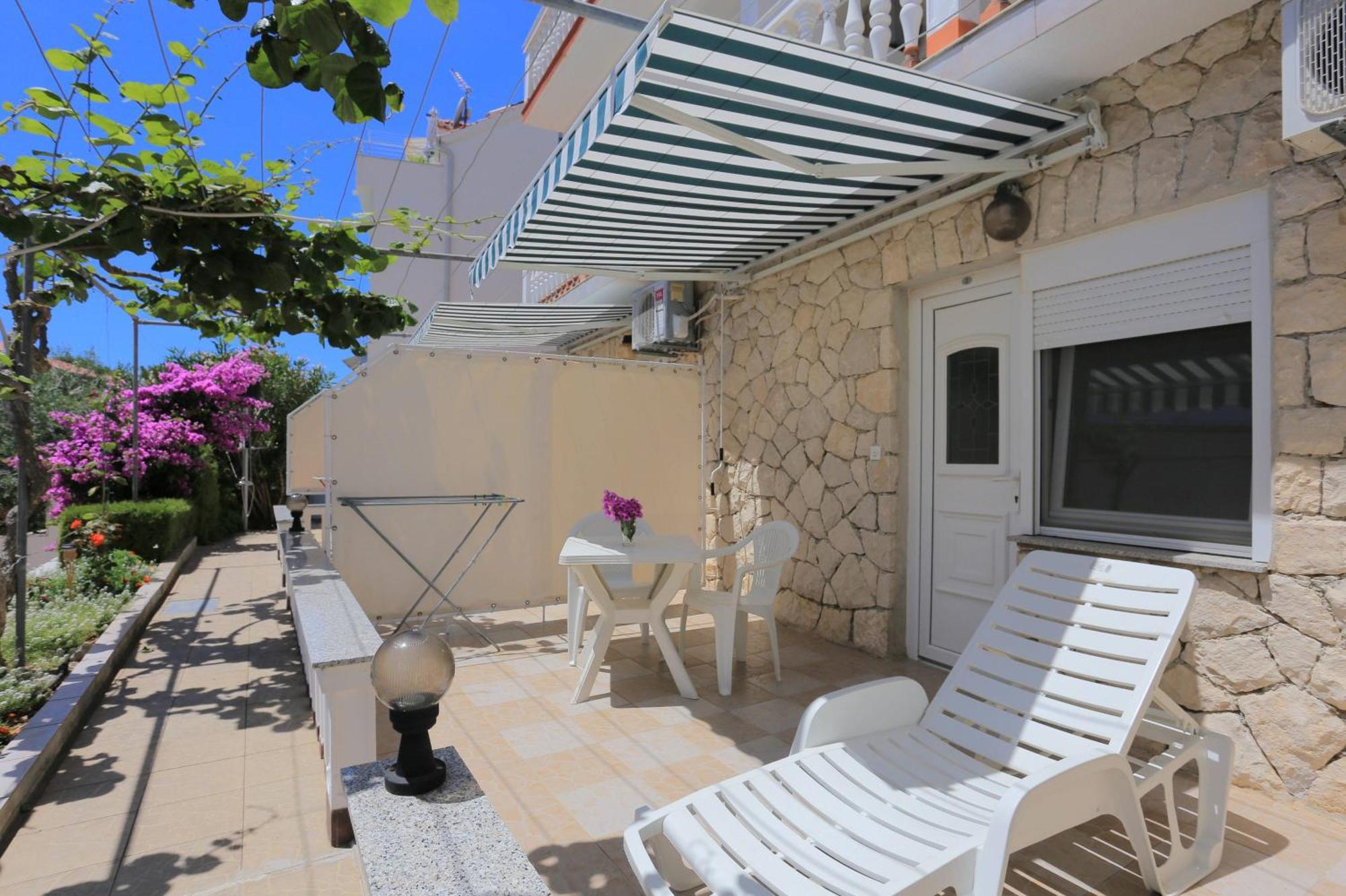 Family Friendly Apartments With A Swimming Pool Businci, Ciovo - 11232 Trogir Kültér fotó
