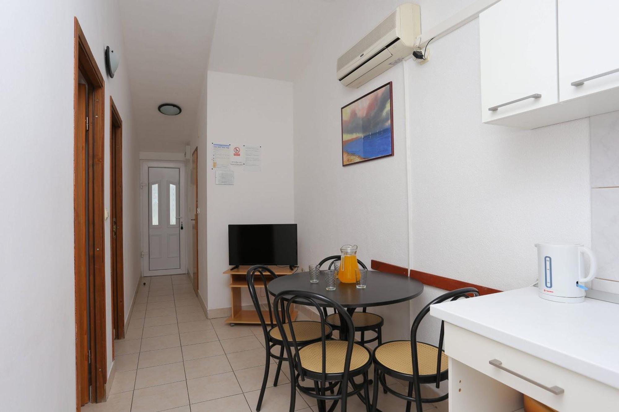 Family Friendly Apartments With A Swimming Pool Businci, Ciovo - 11232 Trogir Kültér fotó