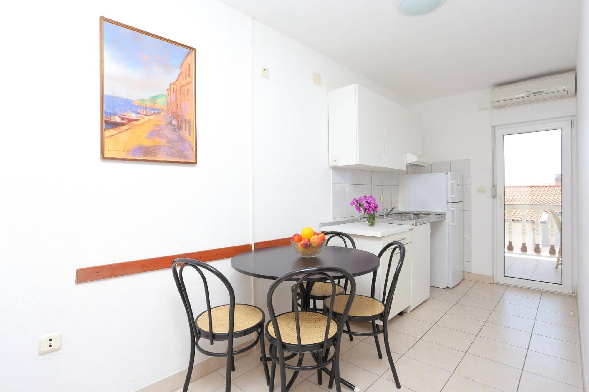 Family Friendly Apartments With A Swimming Pool Businci, Ciovo - 11232 Trogir Kültér fotó