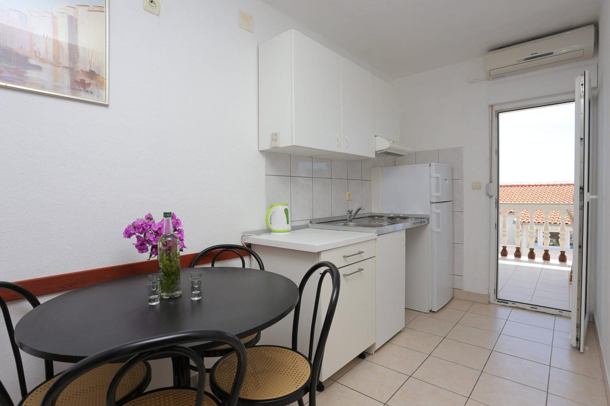 Family Friendly Apartments With A Swimming Pool Businci, Ciovo - 11232 Trogir Kültér fotó
