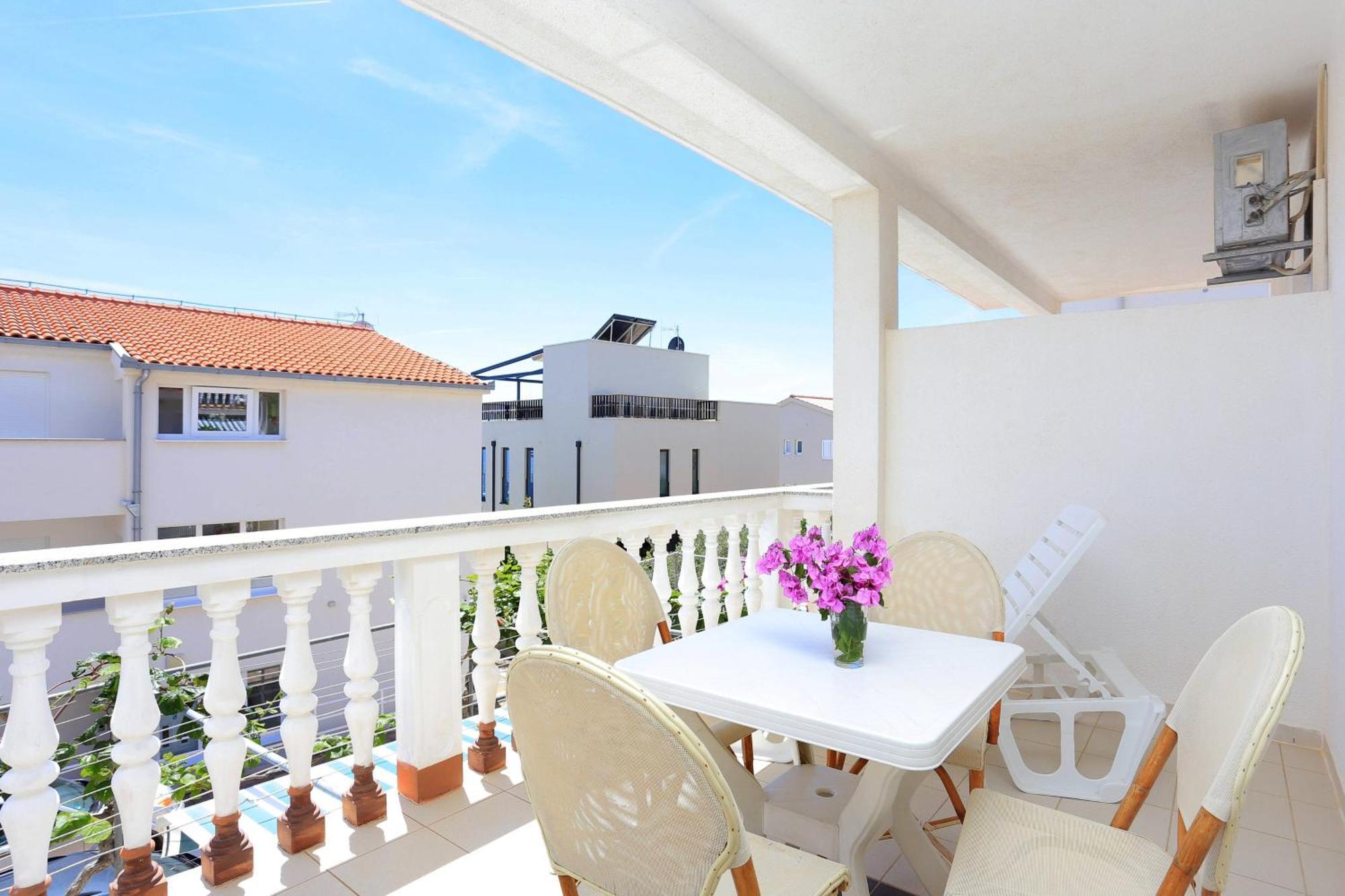 Family Friendly Apartments With A Swimming Pool Businci, Ciovo - 11232 Trogir Kültér fotó