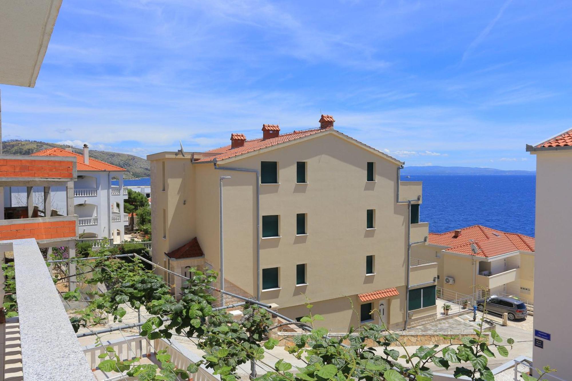 Family Friendly Apartments With A Swimming Pool Businci, Ciovo - 11232 Trogir Kültér fotó