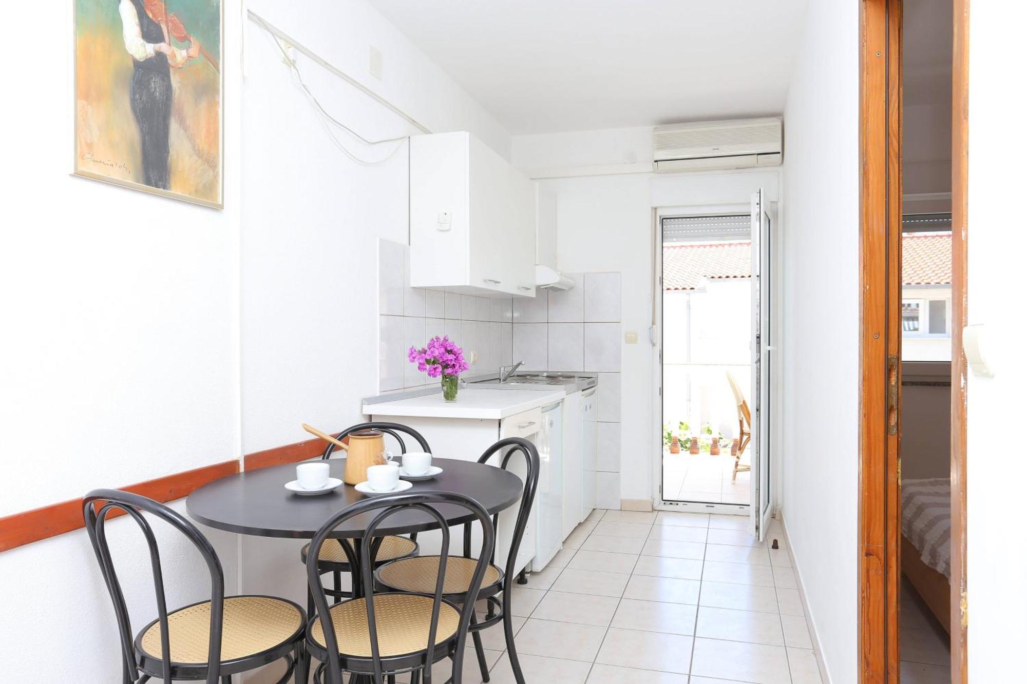 Family Friendly Apartments With A Swimming Pool Businci, Ciovo - 11232 Trogir Kültér fotó