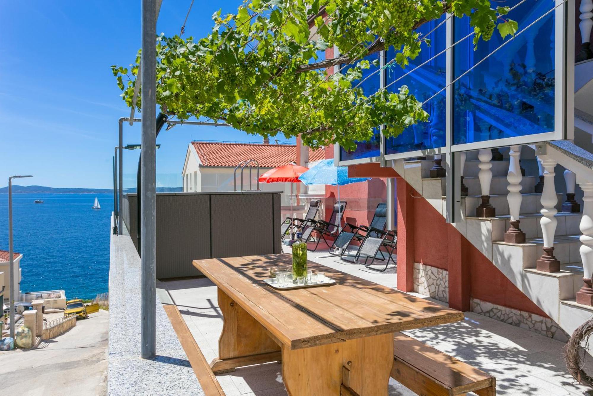 Family Friendly Apartments With A Swimming Pool Businci, Ciovo - 11232 Trogir Kültér fotó